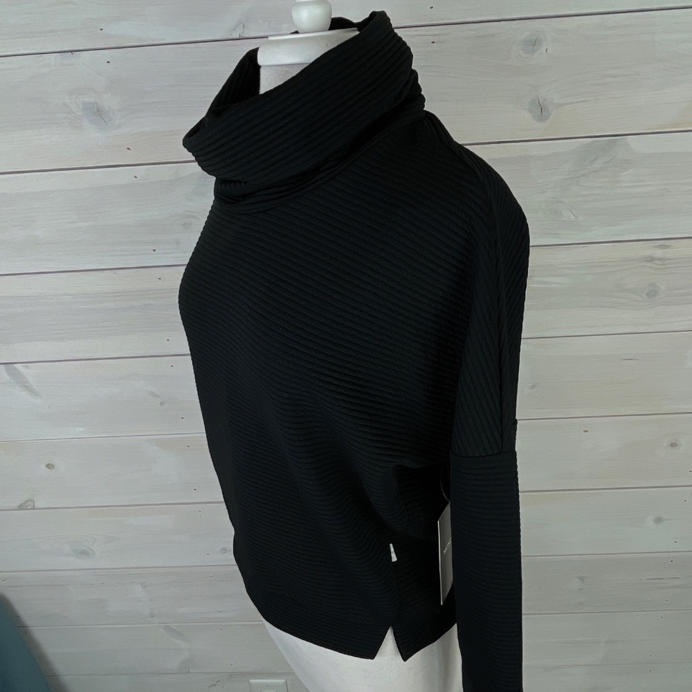 MONDETTA Black Long Sleeve Turtleneck Athletic Sweater